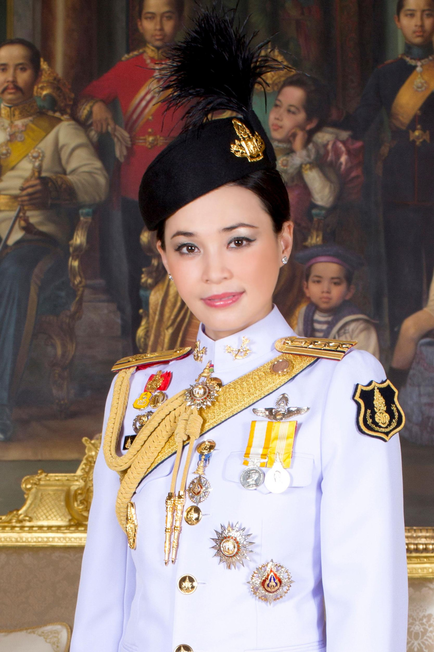 Hoàng hậu Thái Lan Suthida Vajiruslongkorn: 6 năm từ thiếu uý lên đại tướng ảnh 5