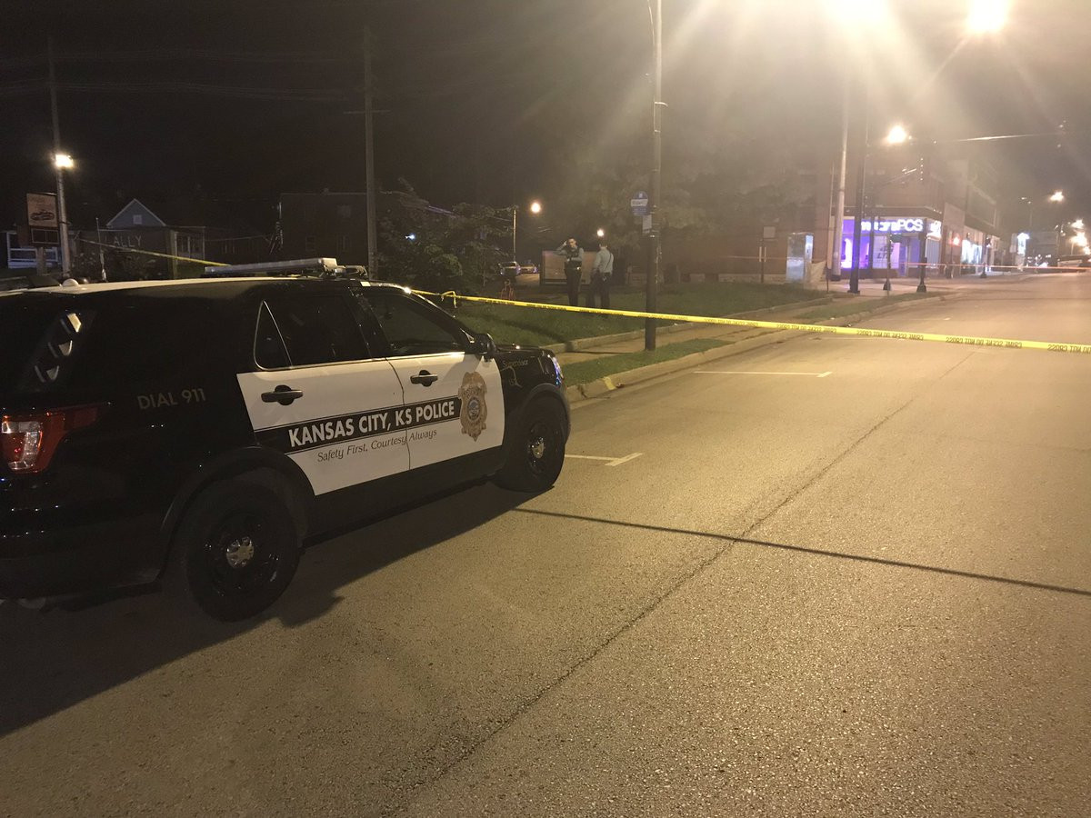 Trúng 16 phát đạn vẫn đi bộ vào bệnh viện xin cấp cứu ảnh 1 Trúng 16 phát đạn vẫn đi bộ vào bệnh viện xin cấp cứu ảnh 1