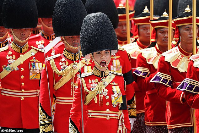 Nhan sắc Hoàng quý phi vừa bị phế truất vì bất trung ở Thái Lan ảnh 9