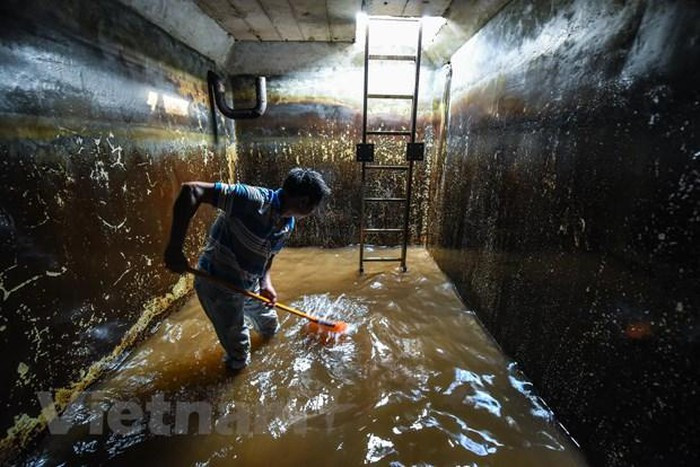 Viwaco thau rửa bể chung cư phát hiện nước đen kịt nồng nặc mùi ảnh 13