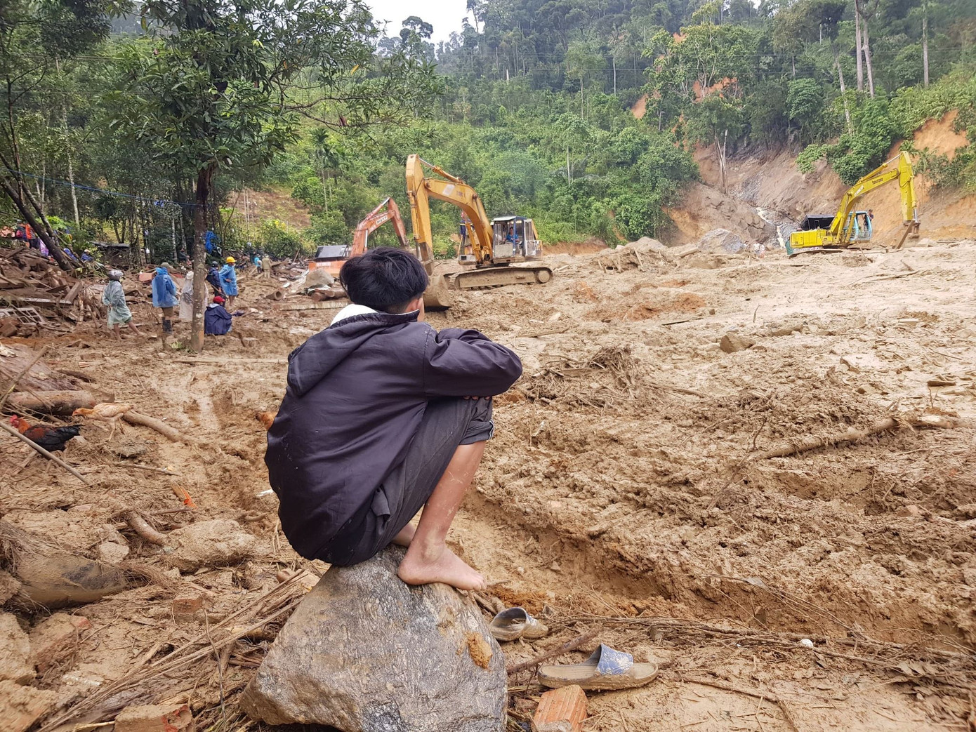 Chuyên gia giải thích nguyên nhân vụ sạt lở vùi hàng chục người ở Quảng Nam ảnh 1