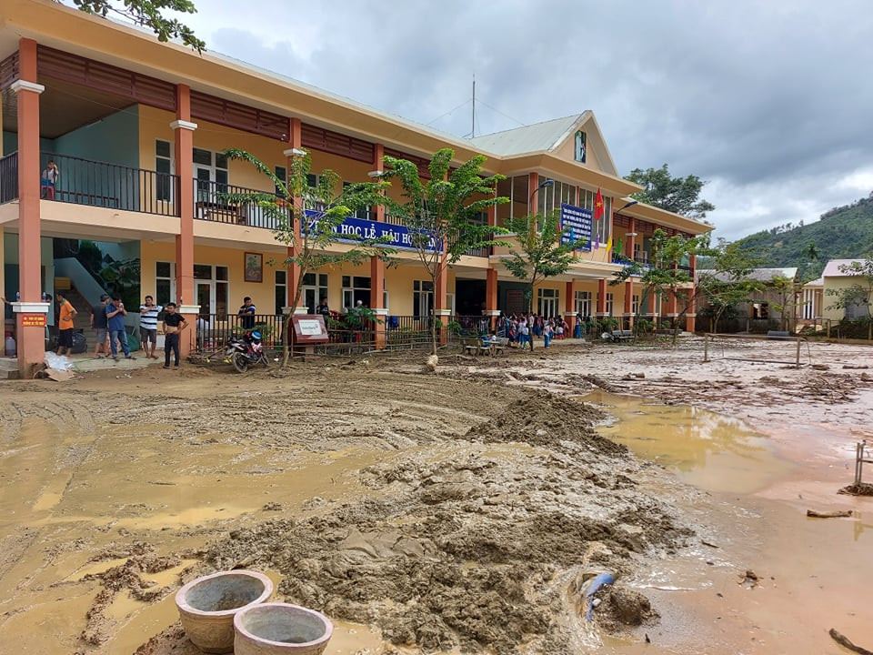 Bạn đọc Tiền Phong hỗ trợ thầy trò ở vùng sạt lở Trà Leng ảnh 5