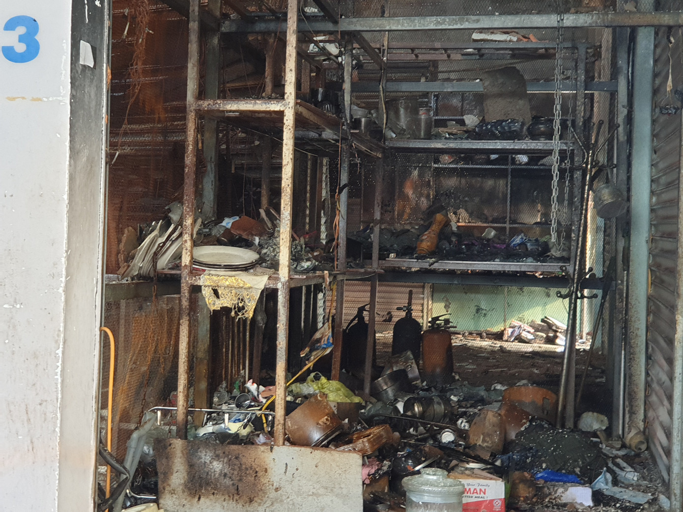 Hỏa hoạn thiêu rụi gần 100 ki ốt lúc nửa đêm ảnh 2