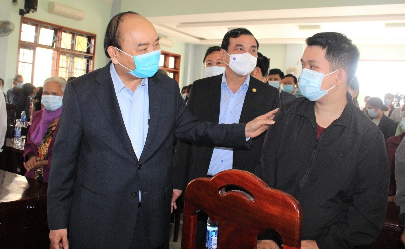 Thủ tướng Nguyễn Xuân Phúc thăm, tặng quà Tết tại Quảng Nam ảnh 1