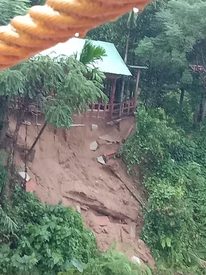 Quảng Nam: Mưa lũ chia cắt nhiều nơi, miền núi sạt lở nghiêm trọng ảnh 4