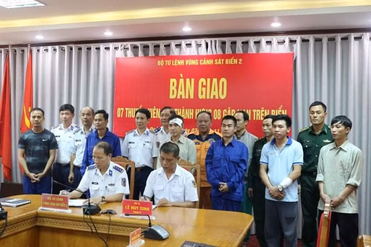 Tàu hàng bị chìm trên biển, thuyền trưởng mất tích ảnh 1