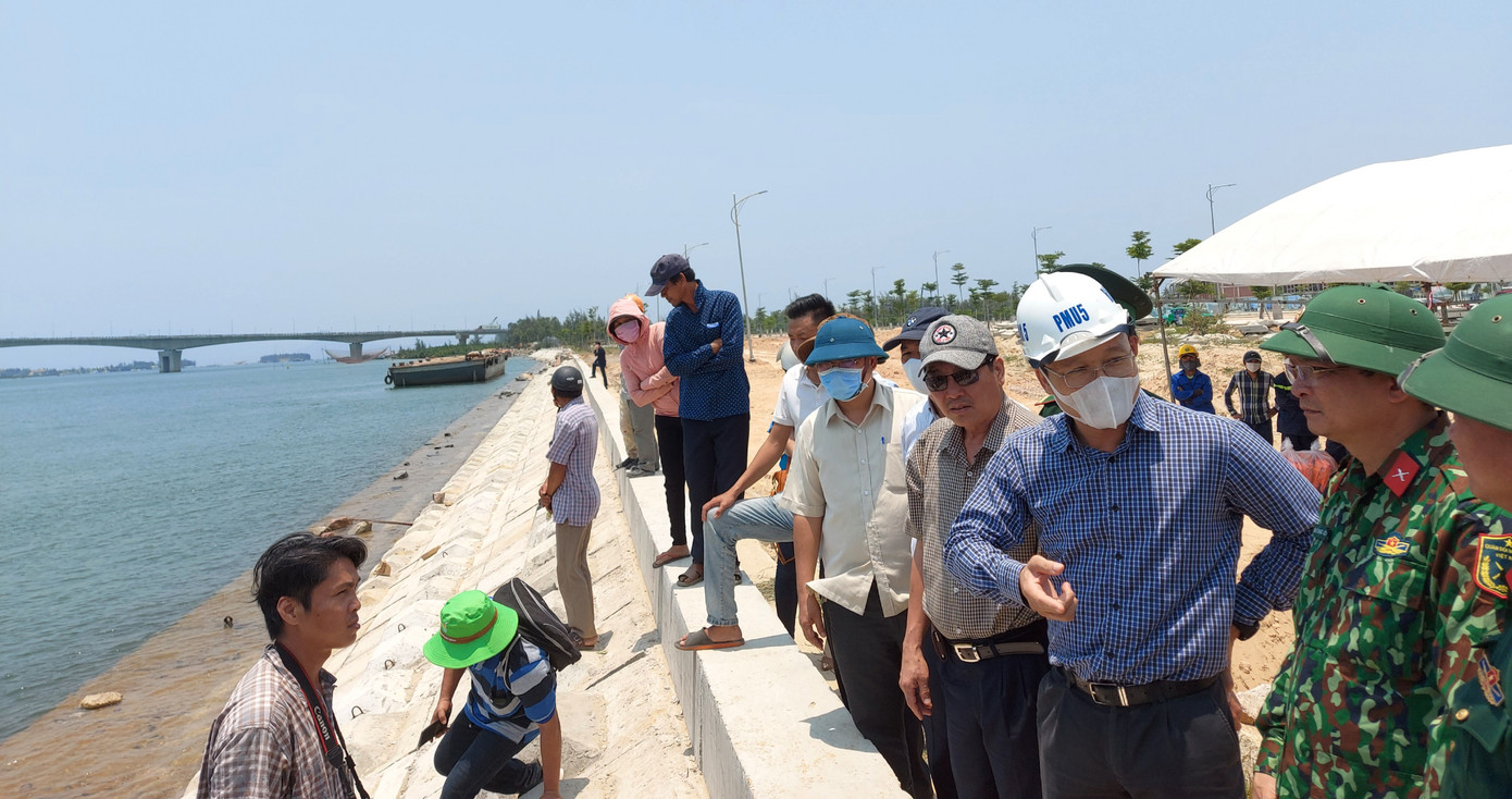 Nạn nhân sống sót trong vụ lật ghe: 'Tôi vật lộn khoảng 15 phút giữa sông thì được cứu' ảnh 1
