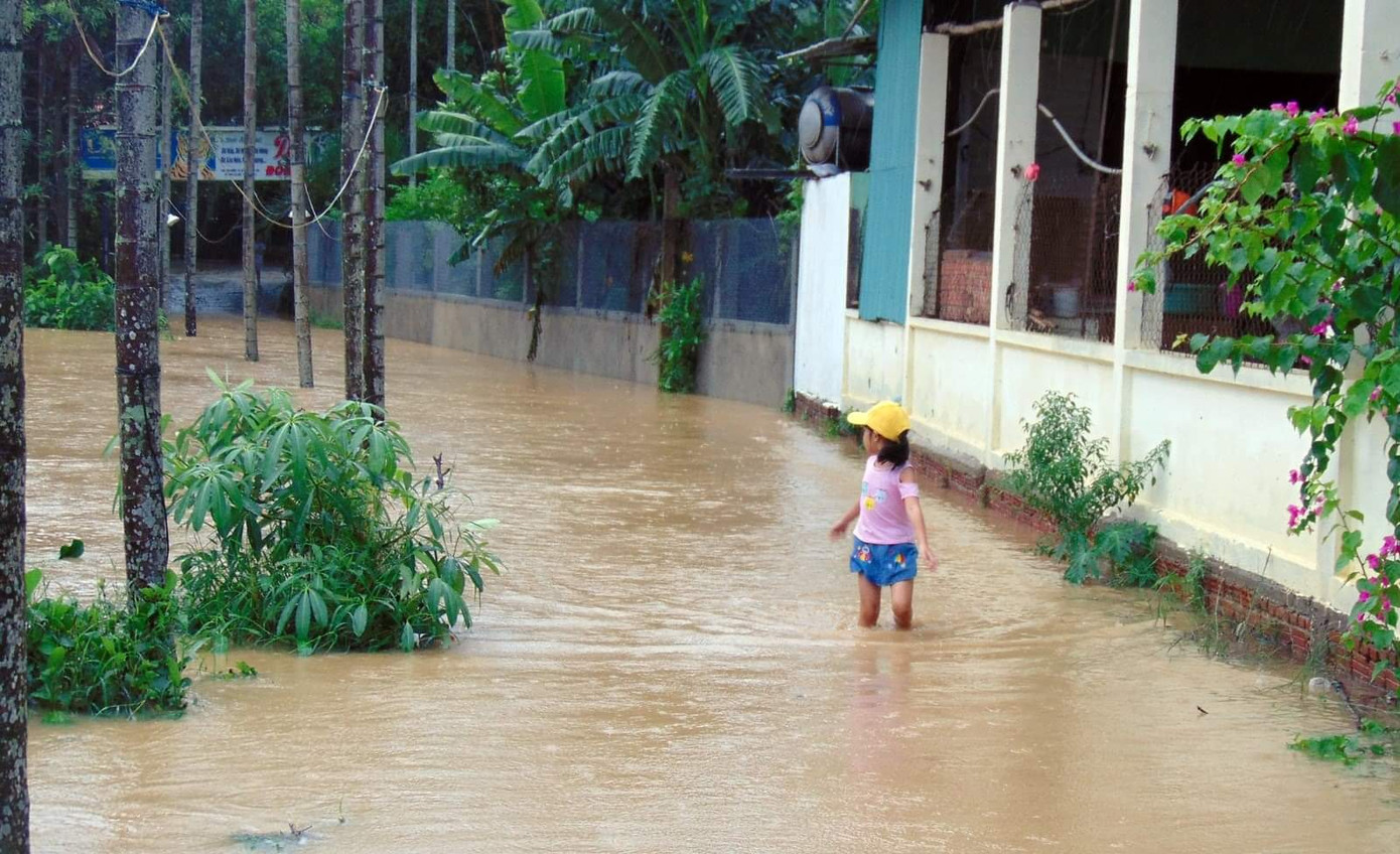 Nhiều nơi ở Huế tái lập mốc lũ lịch sử, 24.520 ngôi nhà bị ngập nặng ảnh 10