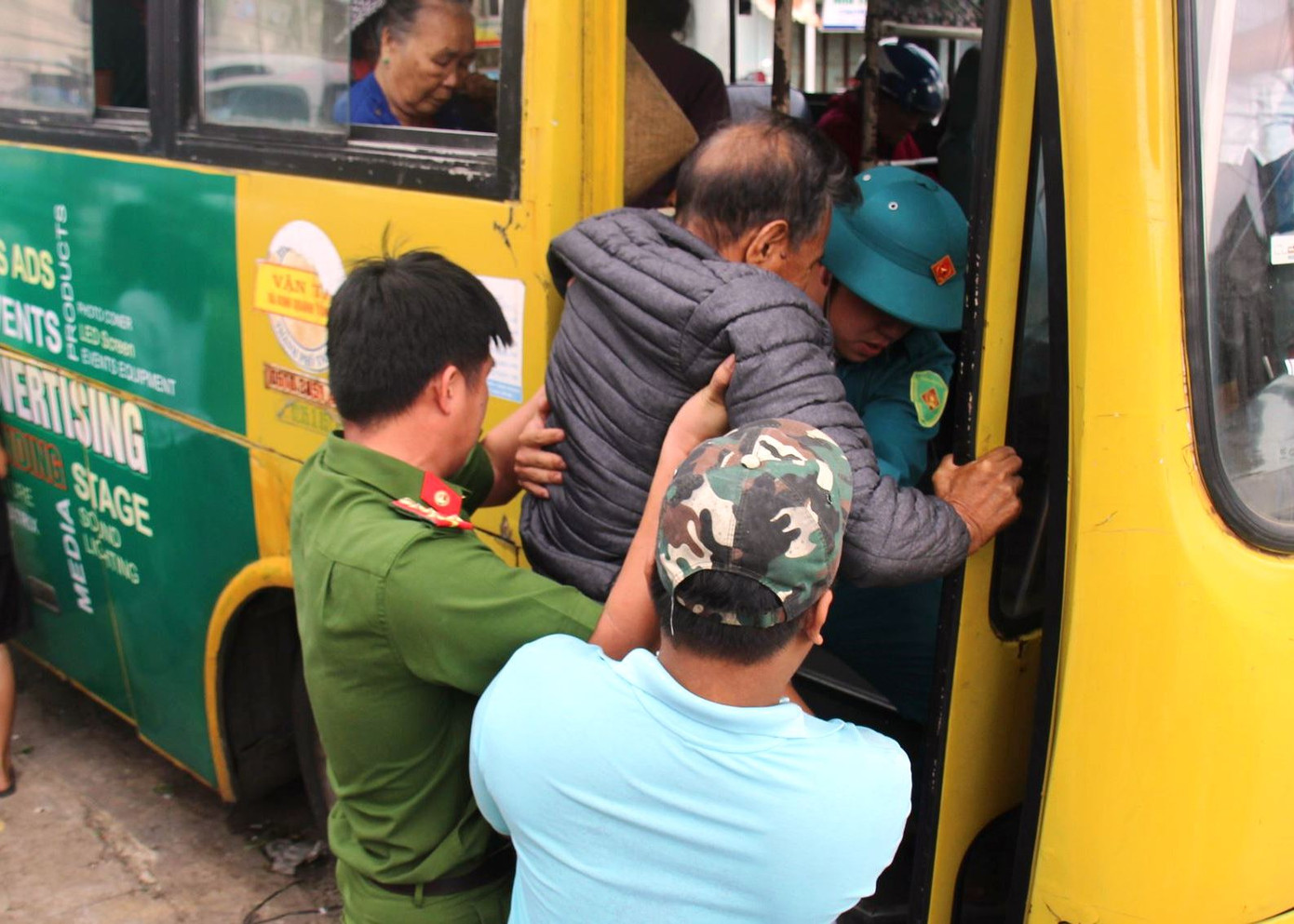 Bão số 9 áp sát, Quảng Ngãi mưa lớn, gió rít từng hồi ảnh 9