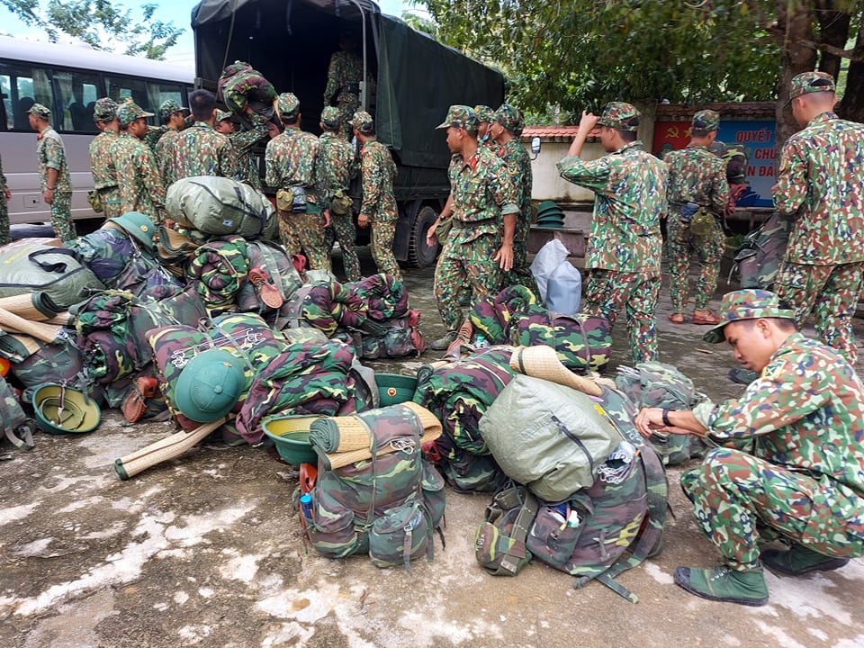 Quân đội hành quân vào Trà Leng, tìm kiếm cứu hộ người mất tích ảnh 7