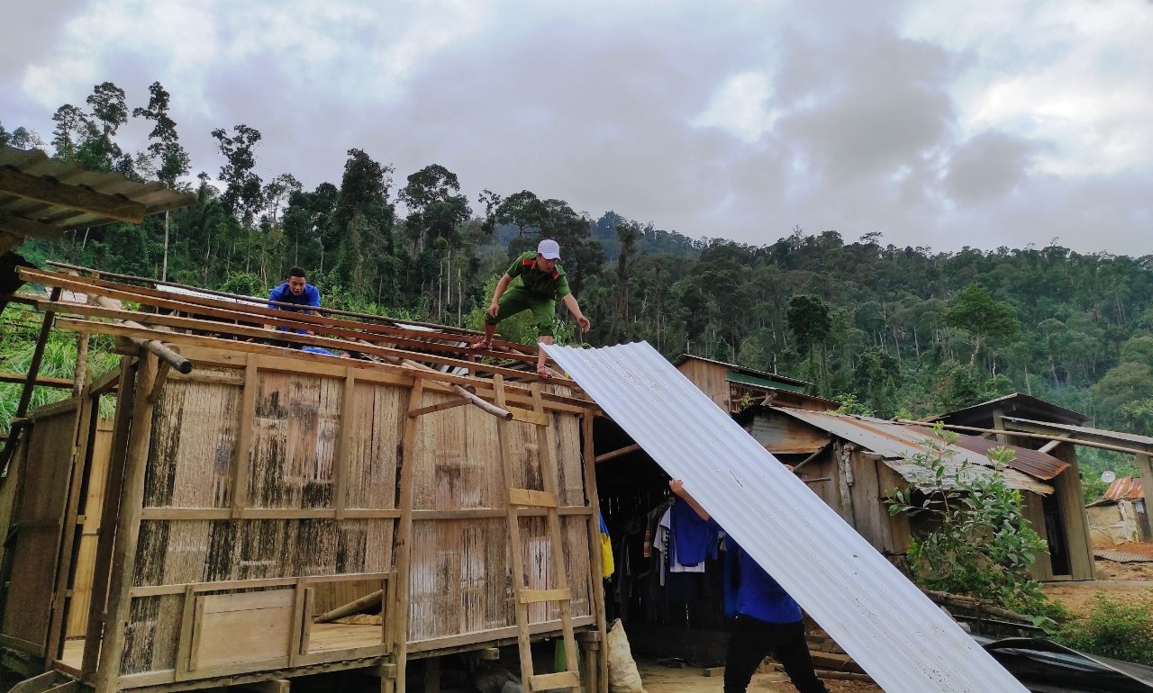 Công trường thanh niên ở vùng sạt lở ảnh 5