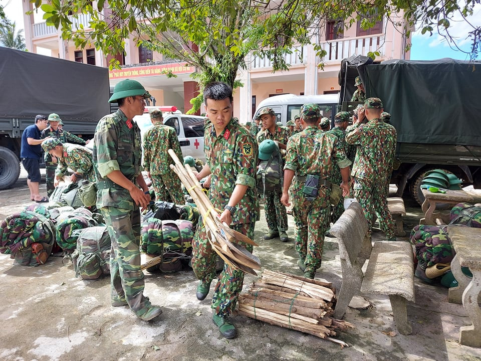 Quân đội hành quân vào Trà Leng, tìm kiếm cứu hộ người mất tích ảnh 1