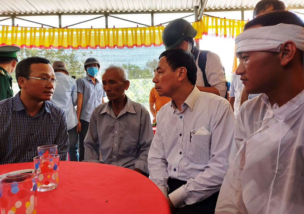 Nạn nhân sống sót trong vụ lật ghe: 'Tôi vật lộn khoảng 15 phút giữa sông thì được cứu' ảnh 2