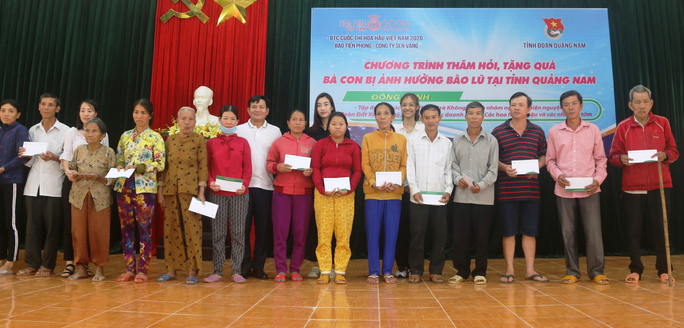 Ban tổ chức cuộc thi Hoa hậu Việt Nam trao quà cho người dân thiệt hại do bão số 9 ảnh 7