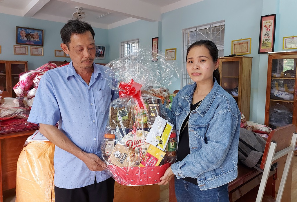 Bạn đọc Tiền Phong hỗ trợ thầy trò ở vùng sạt lở Trà Leng ảnh 2