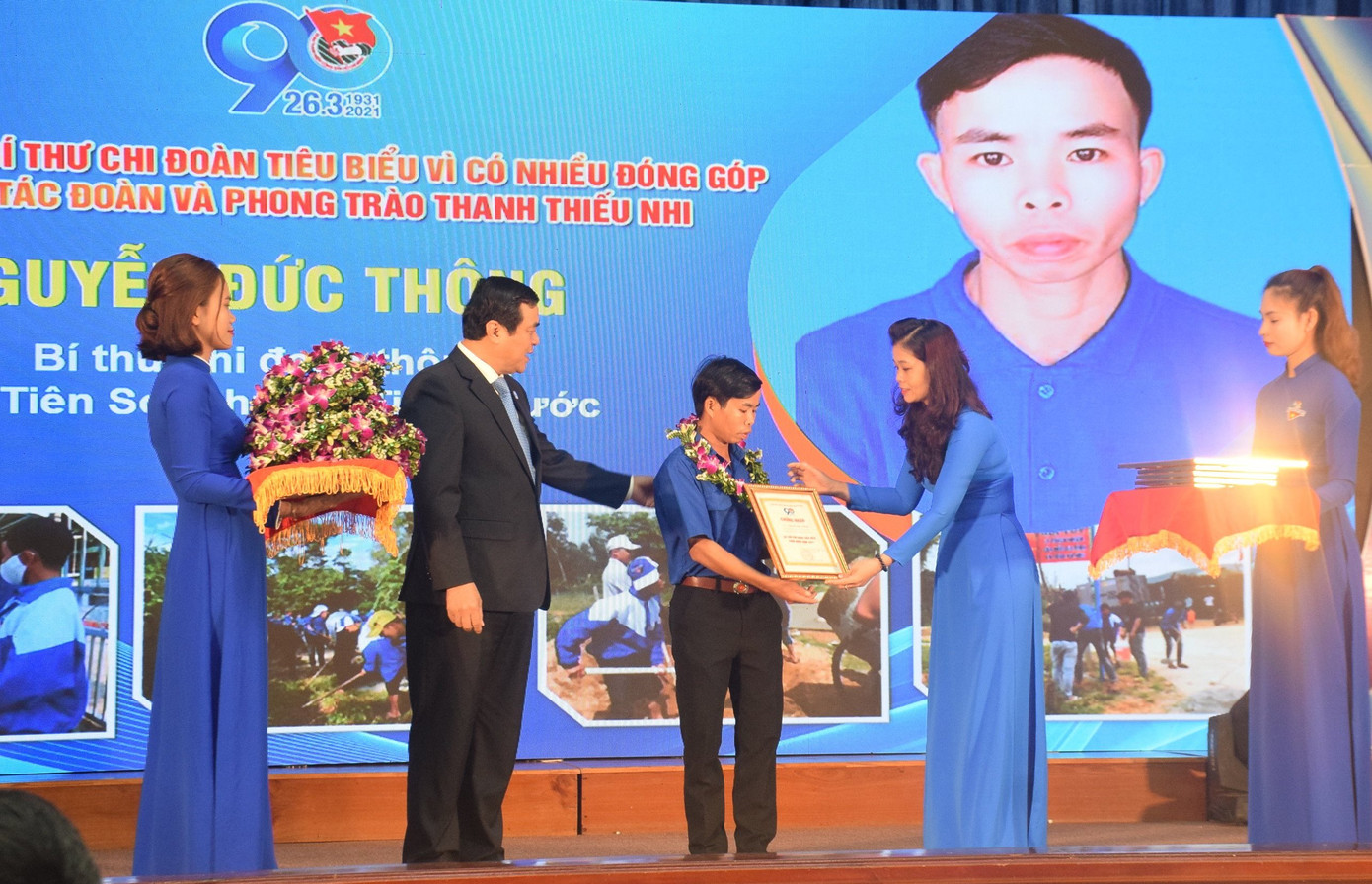 Tuyên dương nhiều cá nhân, tập thể tiêu biểu nhân kỷ niệm 90 năm thành lập Đoàn ảnh 1