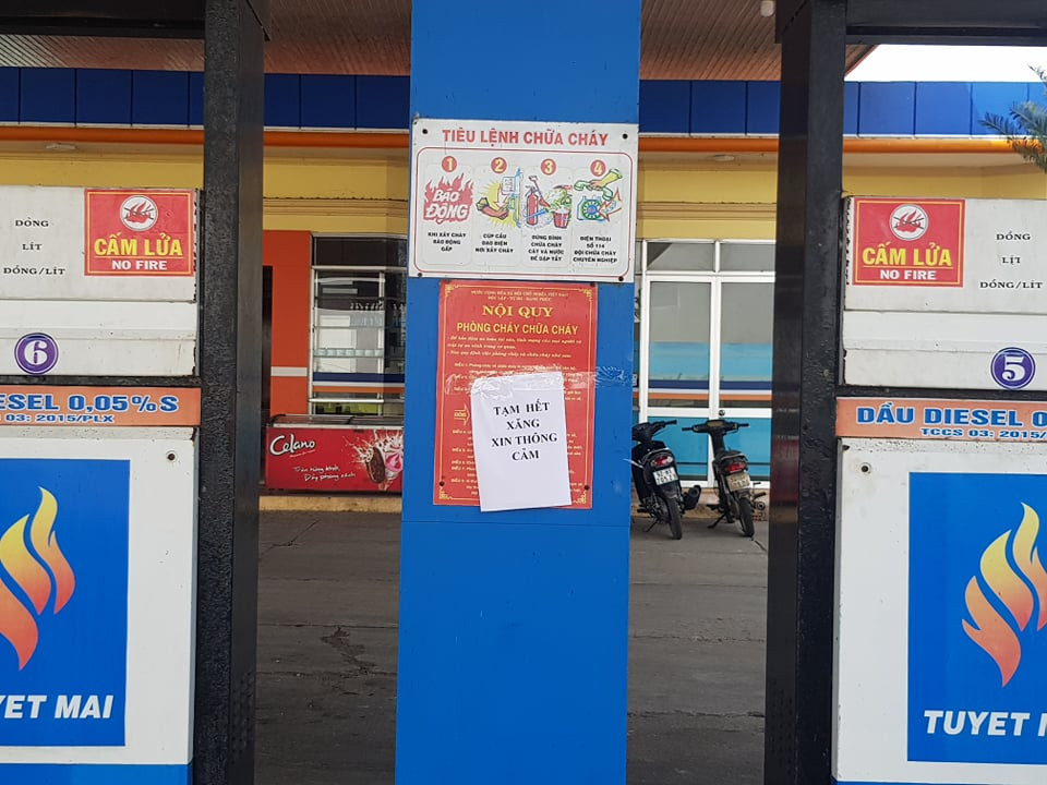 Giá xăng giảm sâu, nhiều cửa hàng ở Quảng Nam bất ngờ thông báo 'hết hàng' ảnh 1