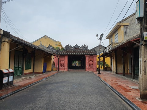 Hội An 'cửa đóng then cài' trong ngày đầu giãn cách xã hội ảnh 2