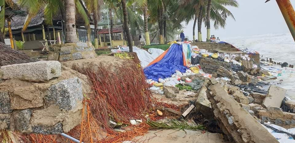 Bờ biển Cửa Đại sạt lở nghiêm trọng, kè biển chỉ cầm cự từng đợt ảnh 3