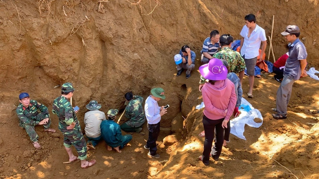 Tìm thấy hố chôn 17 chiến sĩ đặc công ở sân bay Khâm Đức ảnh 1