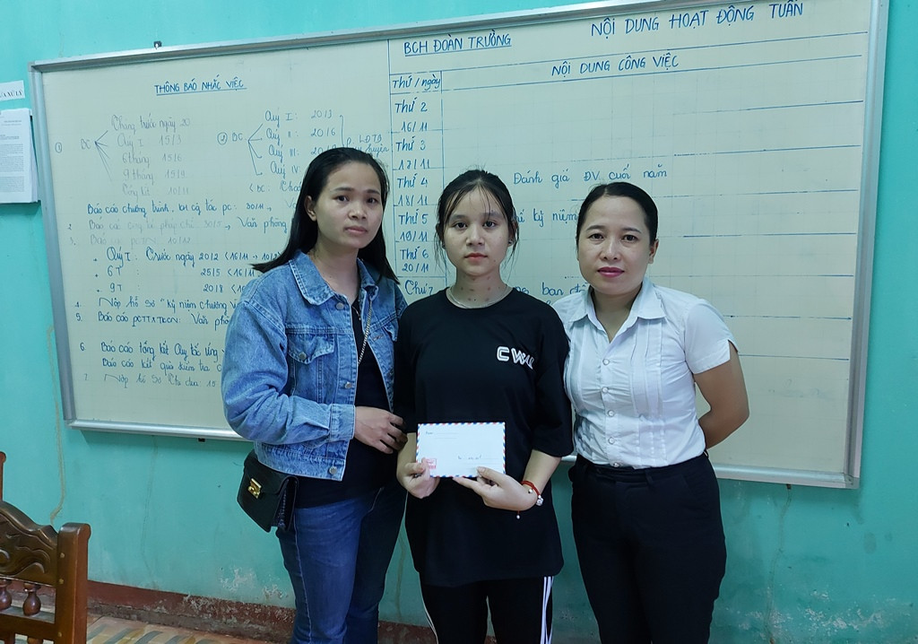 Bạn đọc Tiền Phong hỗ trợ thầy trò ở vùng sạt lở Trà Leng ảnh 3