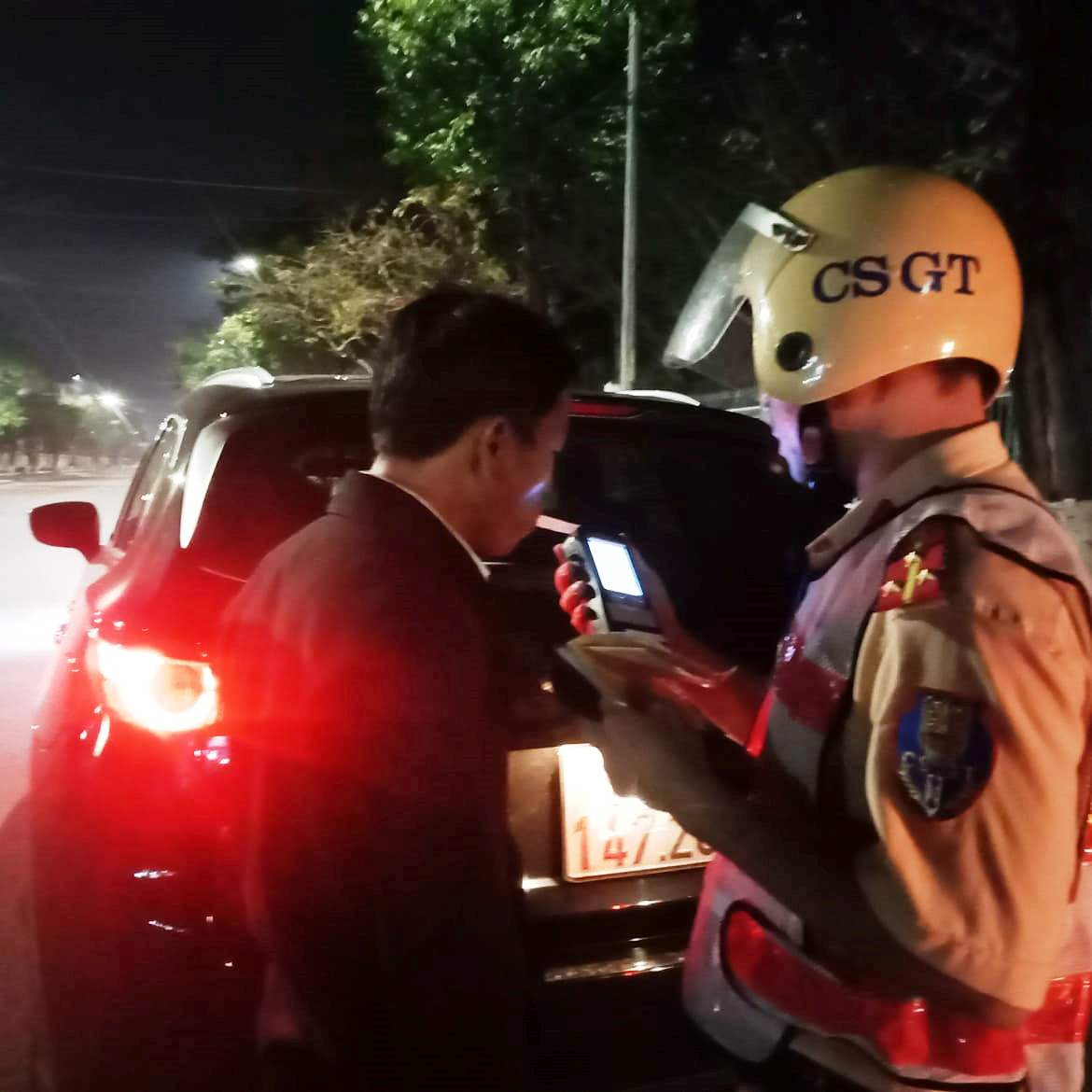 Uống 1 ly bia tiệc tất niên, tài xế nhận phạt 17 triệu đồng ảnh 1