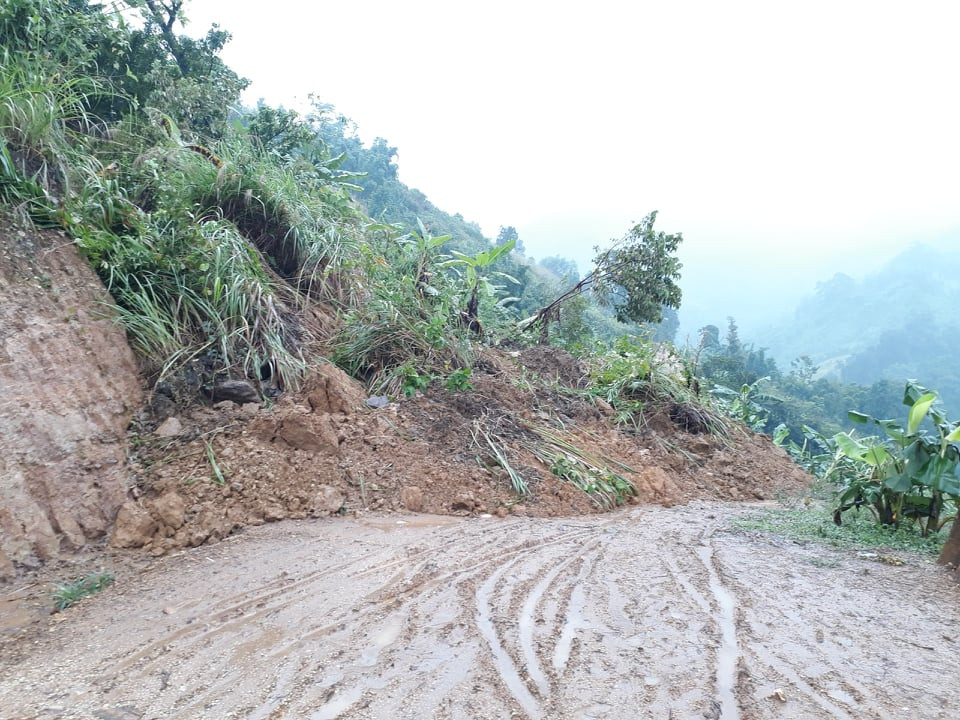 Quảng Nam: Mưa lũ chia cắt nhiều nơi, miền núi sạt lở nghiêm trọng ảnh 2