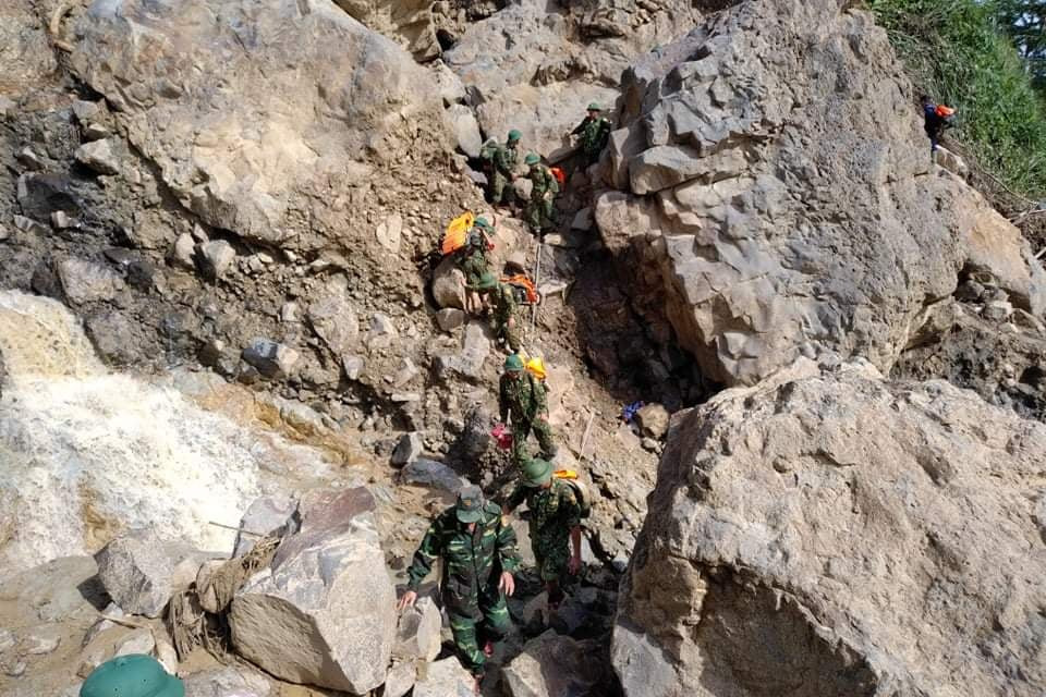 Quảng Nam: Tìm thấy thi thể Phó Bí thư Đoàn xã bị vùi lấp khi giúp dân chống bão ảnh 1