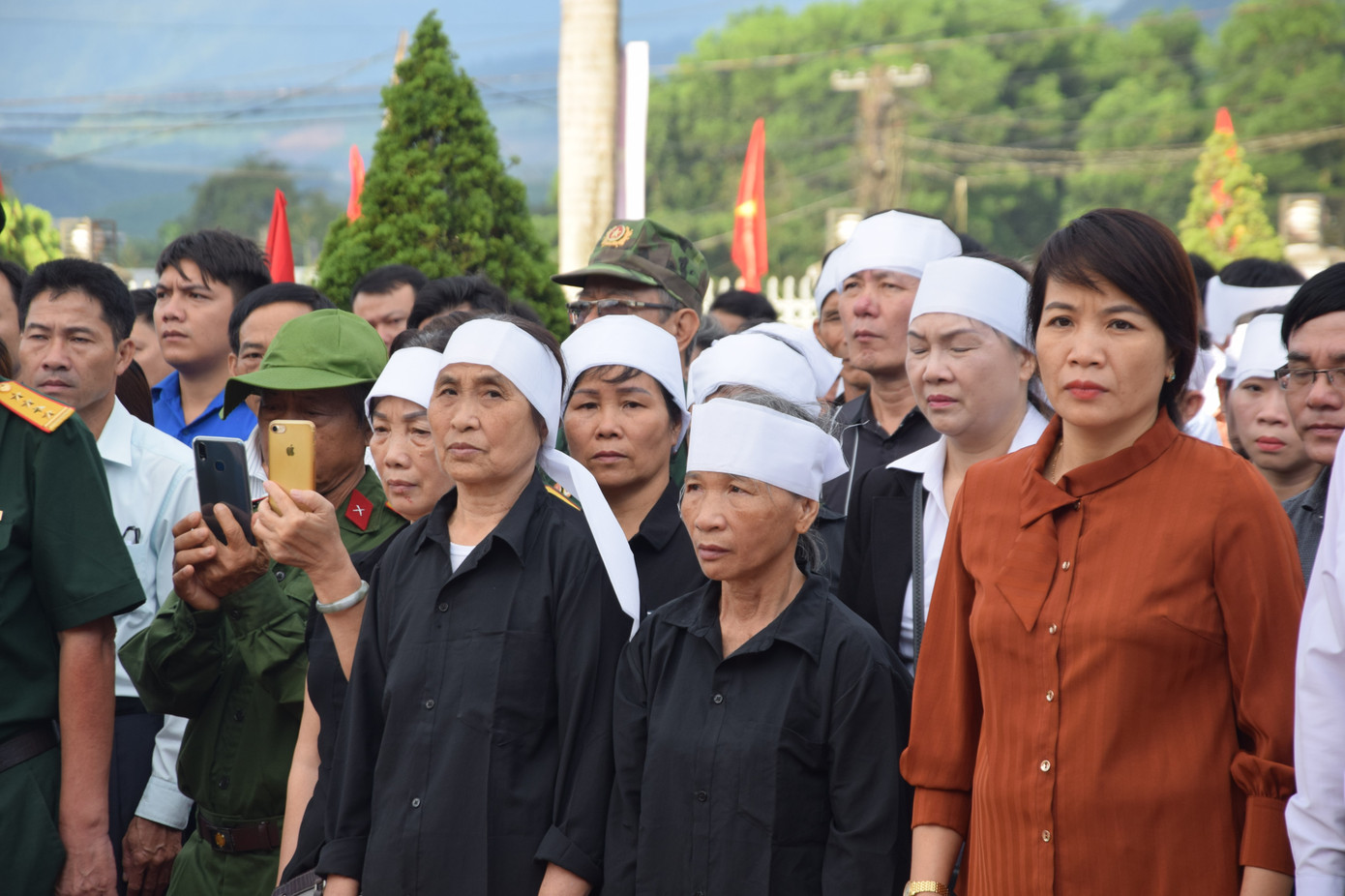 Trang nghiêm, xúc động lễ truy điệu và an táng 17 hài cốt liệt sĩ tại Quảng Nam ảnh 3