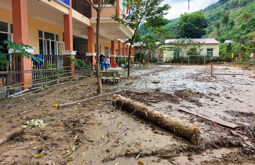 Bạn đọc Tiền Phong hỗ trợ thầy trò ở vùng sạt lở Trà Leng ảnh 6