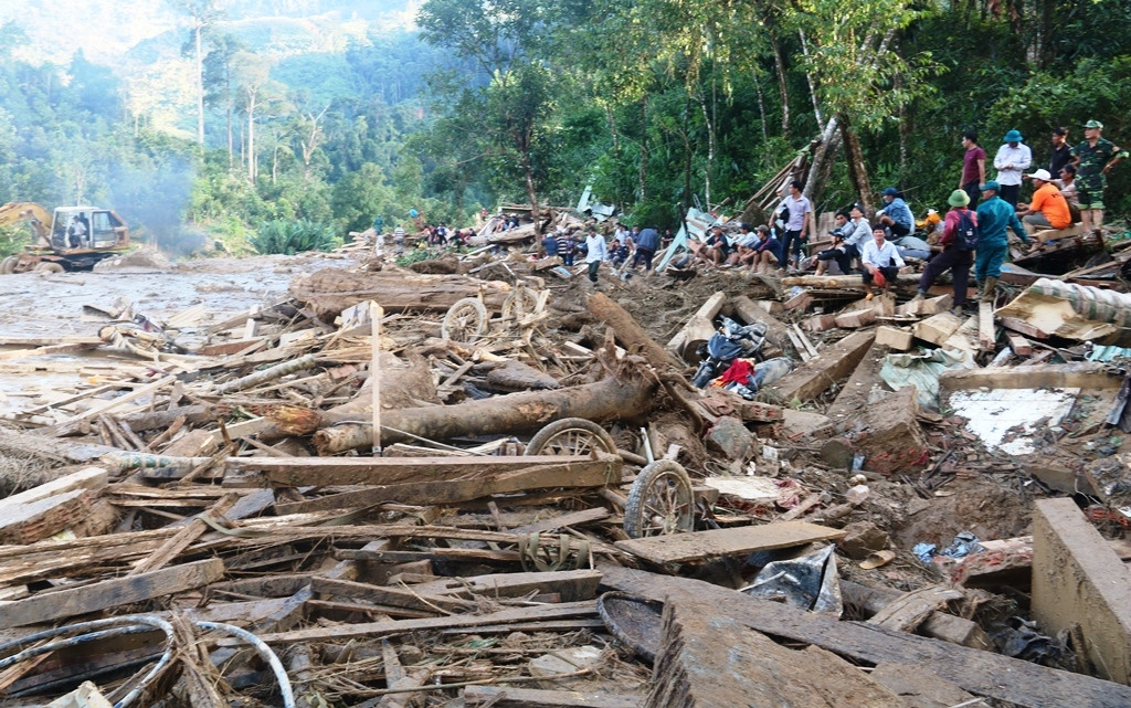 Mổ xẻ nguyên nhân gây “thảm họa” sạt lở ở miền Trung ảnh 1