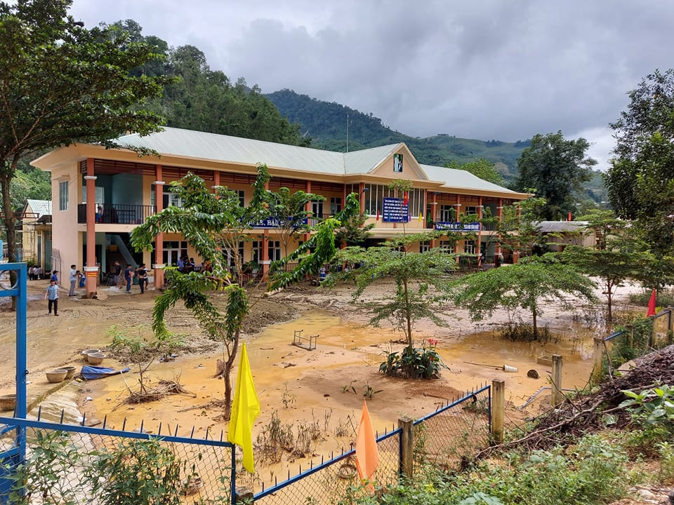 Bạn đọc Tiền Phong hỗ trợ thầy trò ở vùng sạt lở Trà Leng ảnh 7