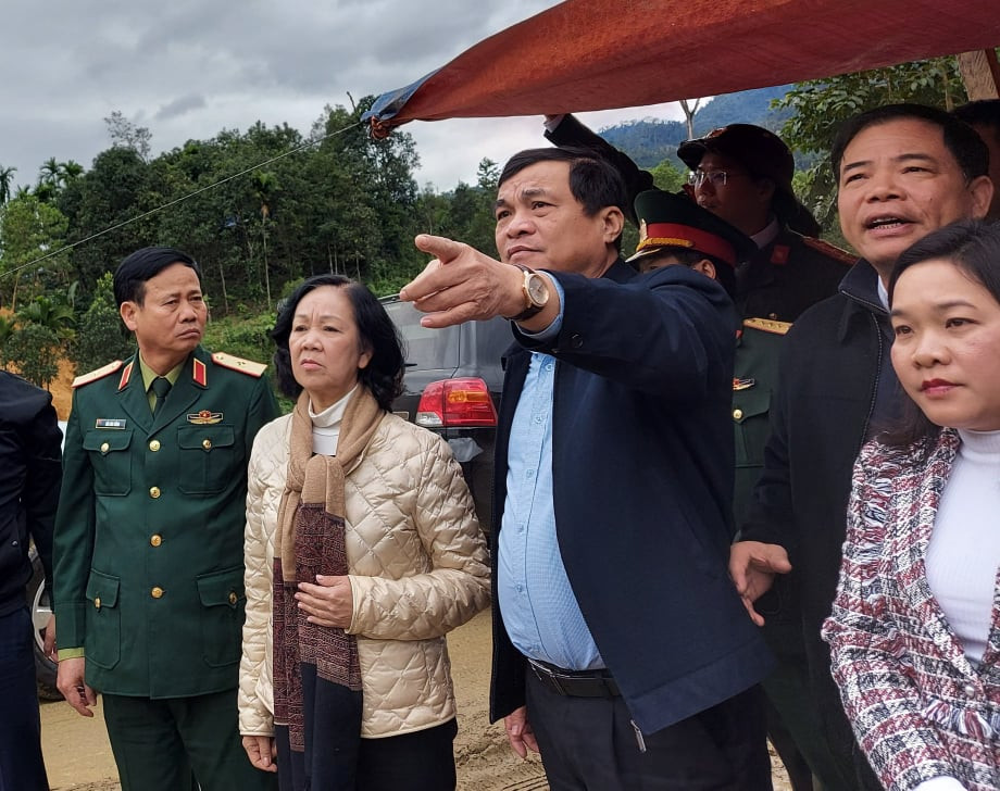  Đoàn công tác Trung ương thăm hỏi, tặng quà bà con xã Trà Leng ảnh 4