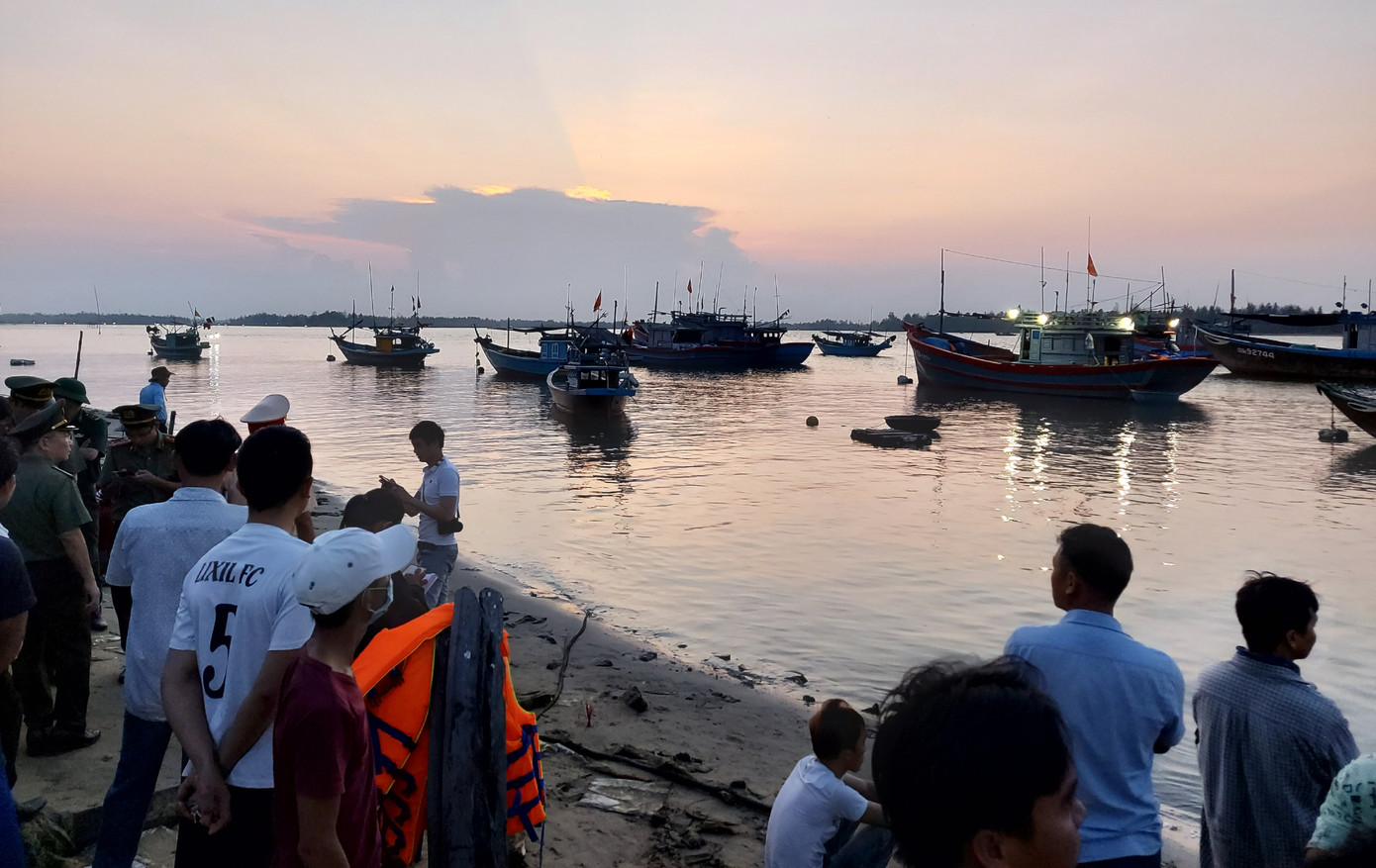 Vụ lật ghe ở Quảng Nam: Tìm thấy 2 thi thể cuối cùng ảnh 1