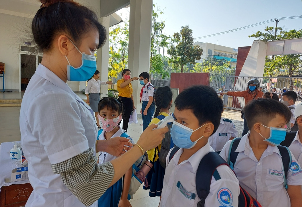 Hàng chục triệu HS,SV đi học trở lại sau kì nghỉ dài chưa từng có ảnh 13