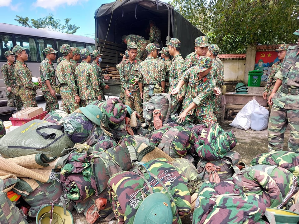 Quân đội hành quân vào Trà Leng, tìm kiếm cứu hộ người mất tích ảnh 6
