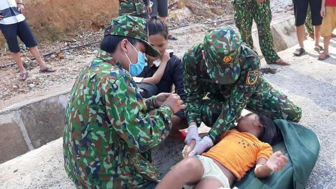 Đưa chó nghiệp vụ vào hiện trường Trà Leng tìm kiếm nạn nhân ảnh 4