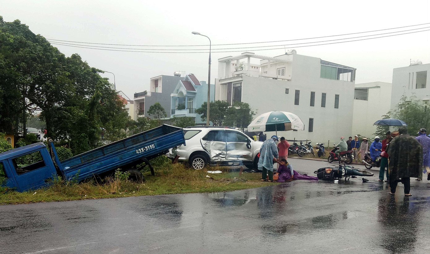 Tai nạn liên hoàn, học sinh lớp 7 tử vong thương tâm trên đường đi học ảnh 1