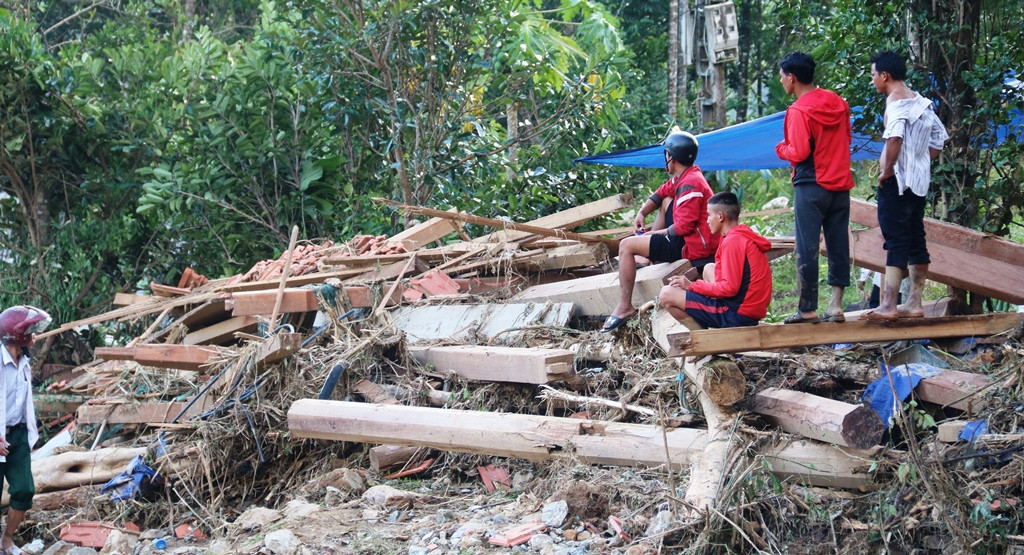 Kinh hoàng chứng kiến hiện trường núi lở vùi lấp cả ngôi làng ở Trà Leng ảnh 9