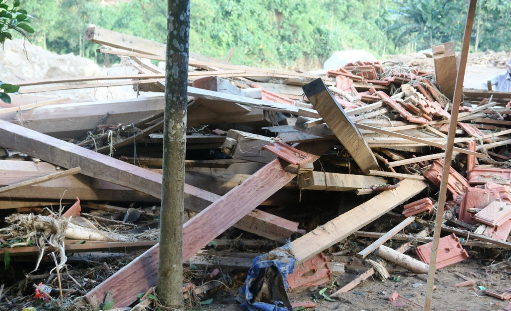 Kinh hoàng chứng kiến hiện trường núi lở vùi lấp cả ngôi làng ở Trà Leng ảnh 8