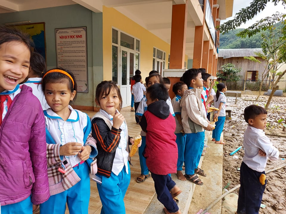 Bạn đọc Tiền Phong hỗ trợ thầy trò ở vùng sạt lở Trà Leng ảnh 8