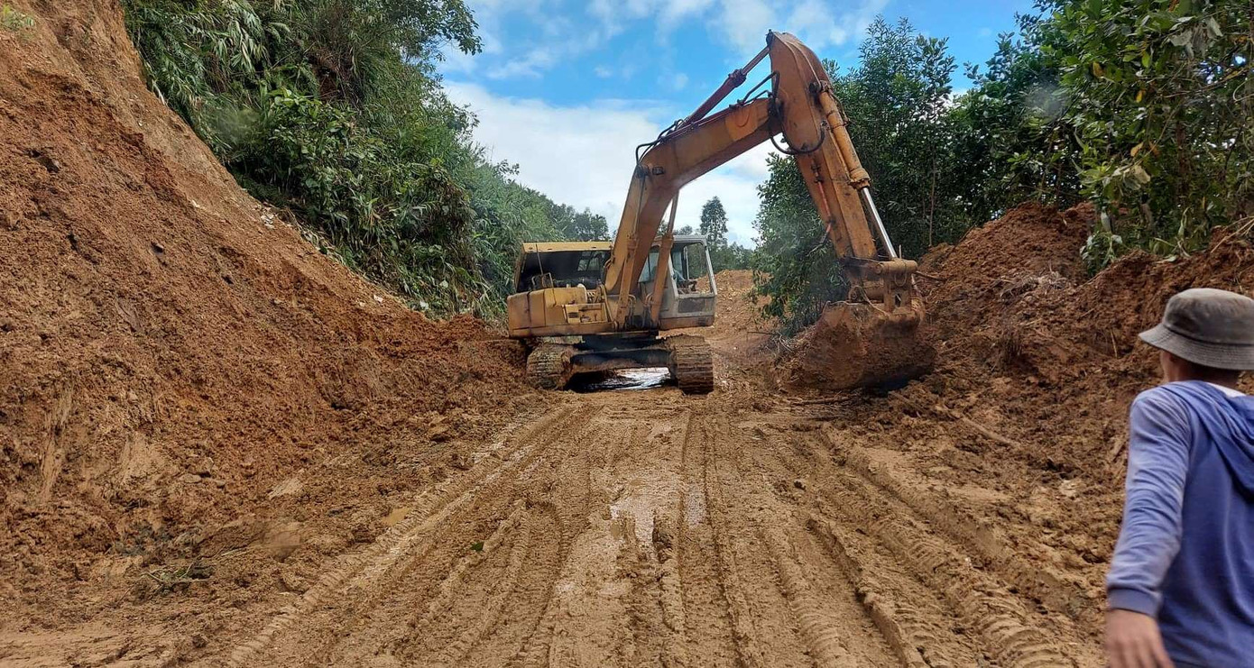 Huyện miền núi Nam Trà My lại bị chia cắt do sạt lở, dừng tìm kiếm nạn nhân ở Trà Leng ảnh 1