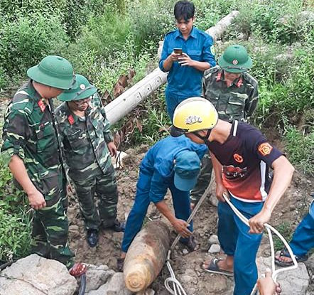 Phát hiện quả bom nặng 230kg dưới nền trại giam ở Quảng Nam ảnh 1