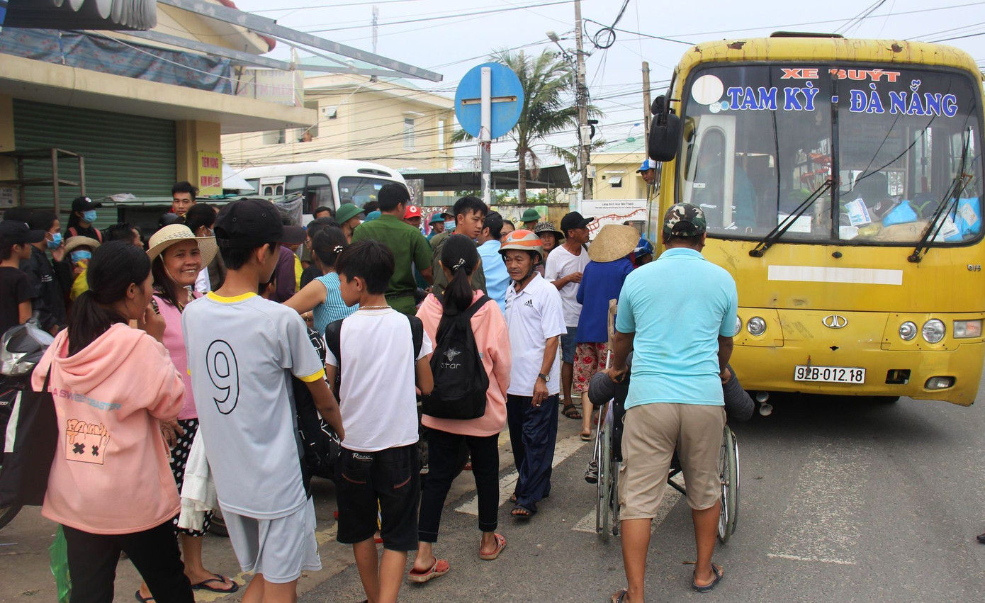 Bão số 9 áp sát, Quảng Ngãi mưa lớn, gió rít từng hồi ảnh 10
