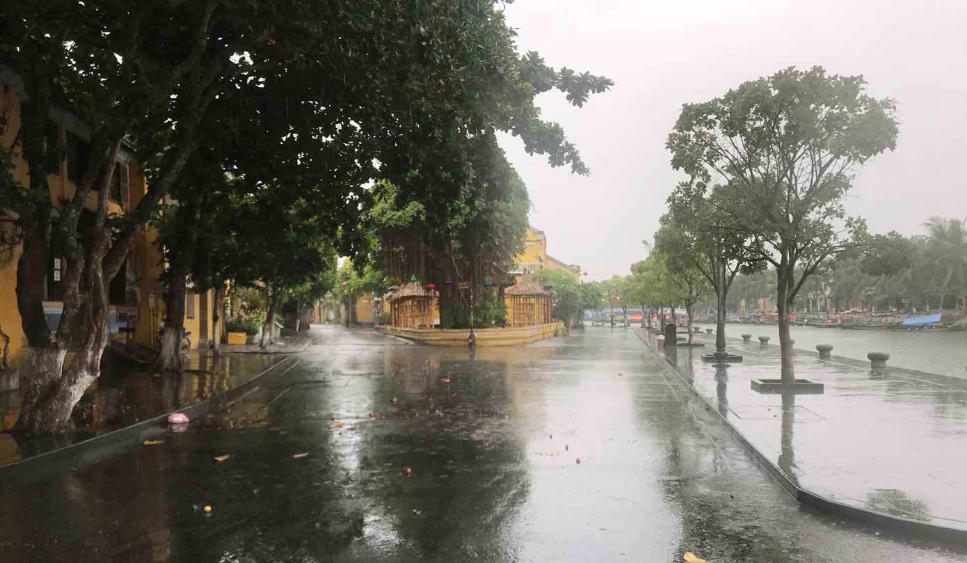 Hội An 'cửa đóng then cài' trong ngày đầu giãn cách xã hội ảnh 8