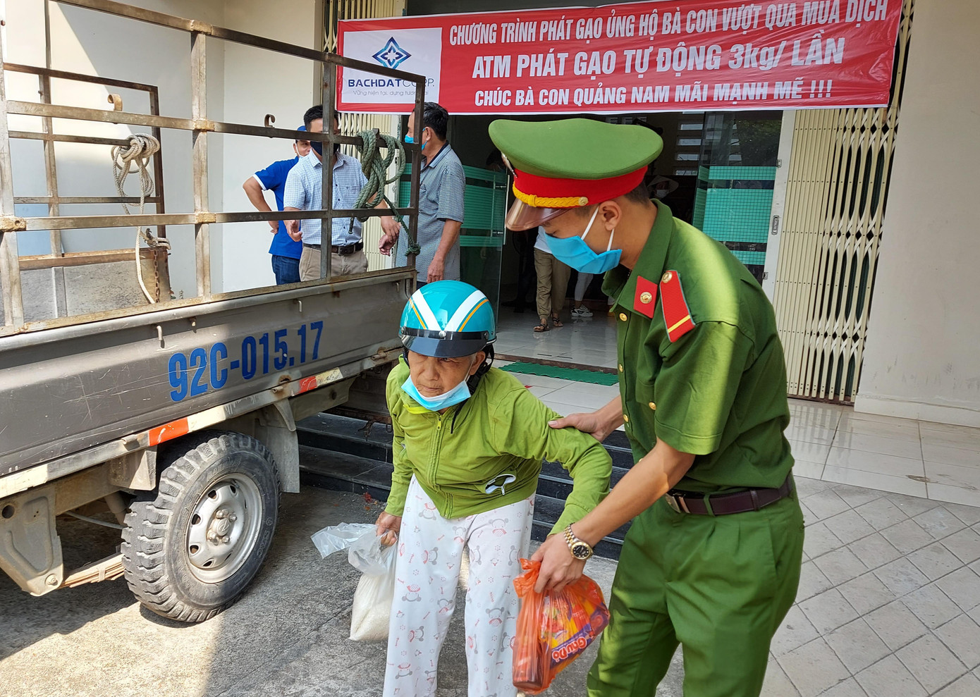 ATM gạo nghĩa tình ở Quảng Nam giữa mùa COVID - 19 ảnh 7