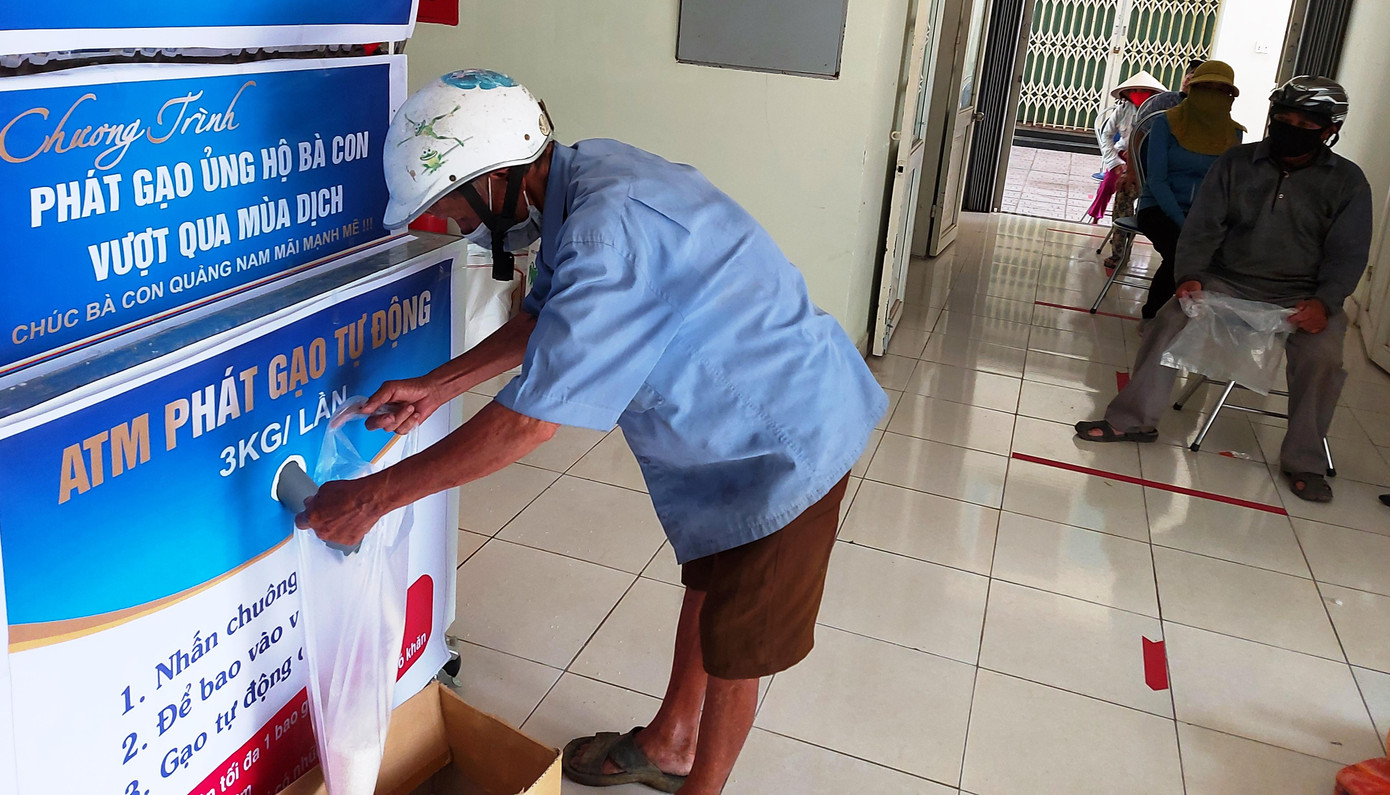 ATM gạo nghĩa tình ở Quảng Nam giữa mùa COVID - 19 ảnh 9
