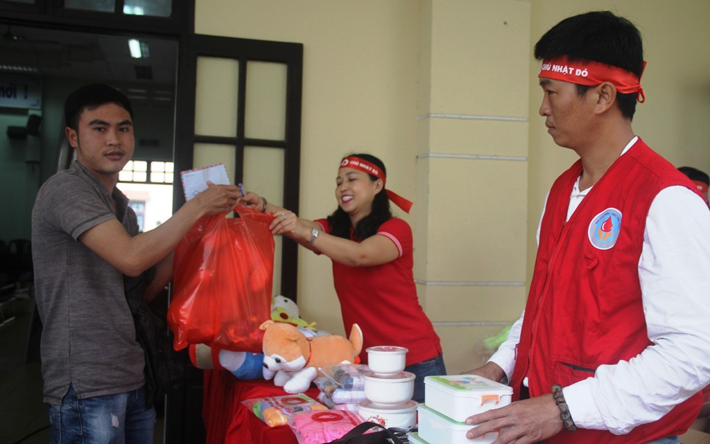 Chủ nhật Đỏ: Những cán bộ Đoàn, Hội tích cực hiến máu cứu người ảnh 2