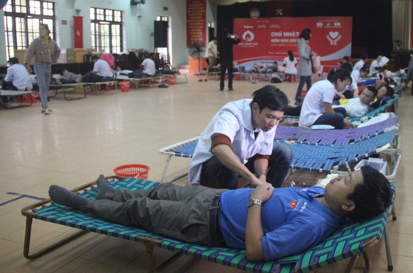 Chủ nhật Đỏ: Những cán bộ Đoàn, Hội tích cực hiến máu cứu người ảnh 4