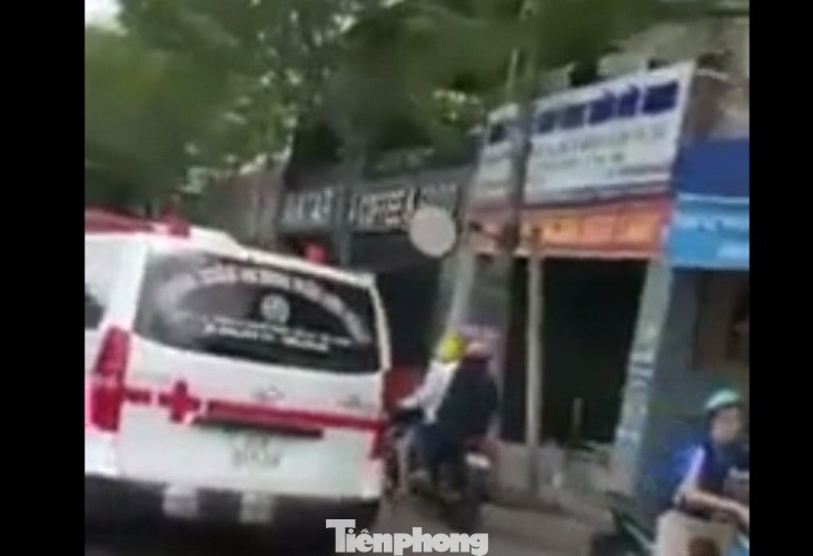 Vụ phòng khám bỏ mặc người gặp nạn: Đình chỉ công tác kíp trực ảnh 1